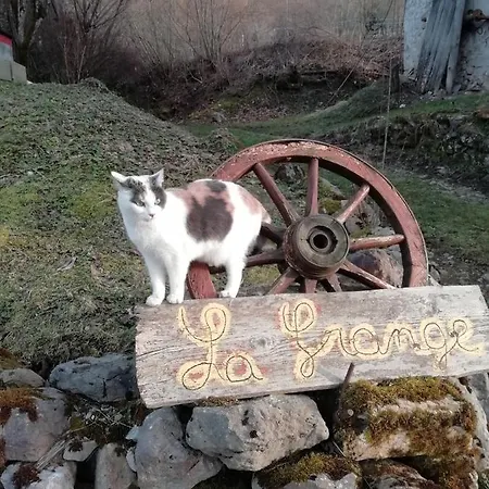La Grange לינה וארוחת בוקר